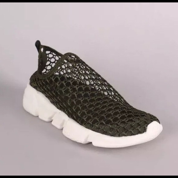 Mesh Walking Shoe/ size 8 (feels like size 8.5) - Picture 3 of 6